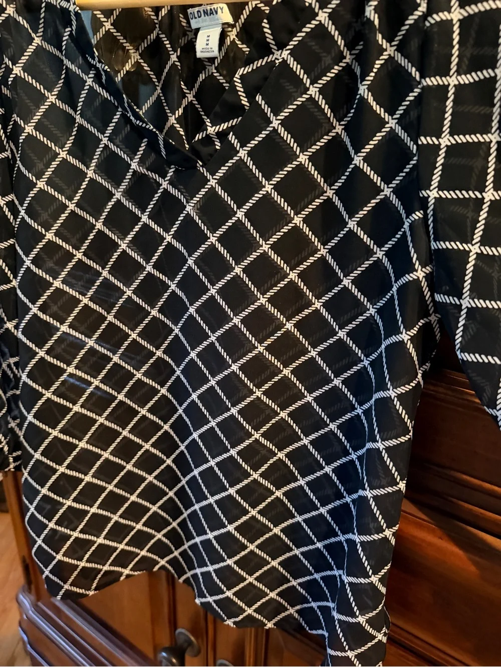 Old Navy Black & White Windowpane Geometric Sheer V-Neck Peasant Blouse Like New